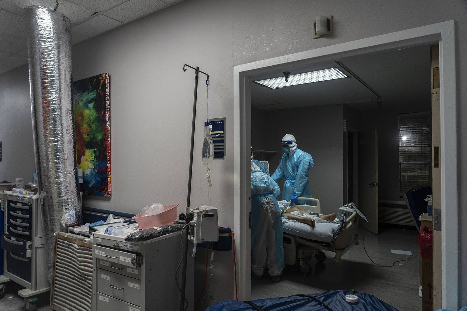 До сліз: фотограф з Техасу показав знімки, зроблені в госпіталі, де лежать з COVID-19 - фото 7