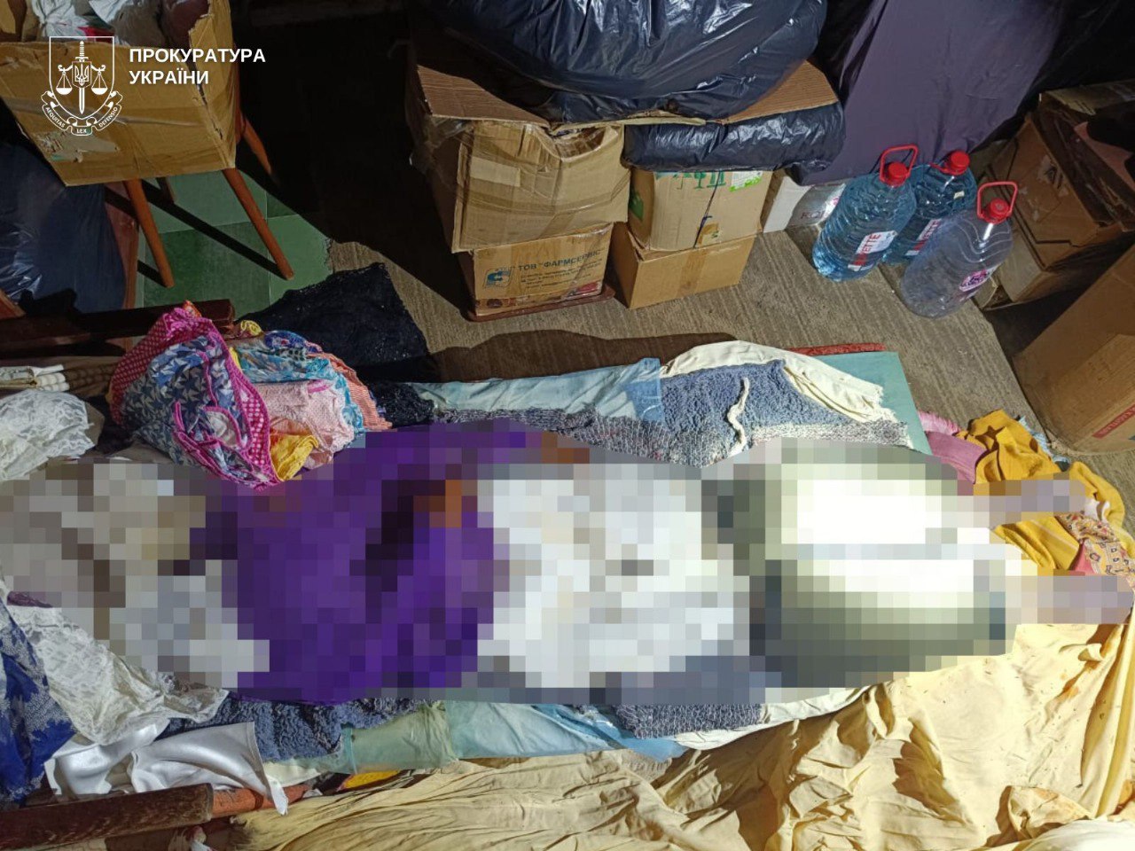 Мати зберігала тіло померлої доньки 18 років та змушувала другу спати з сестрою - фото 2 Мати зберігала тіло померлої доньки 18 років та змушувала другу спати з сестрою - фото 2