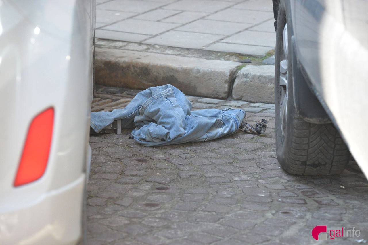 Во Львове голый иностранец кричал из окна и показывал непристойные жесты (ФОТО) - фото 2