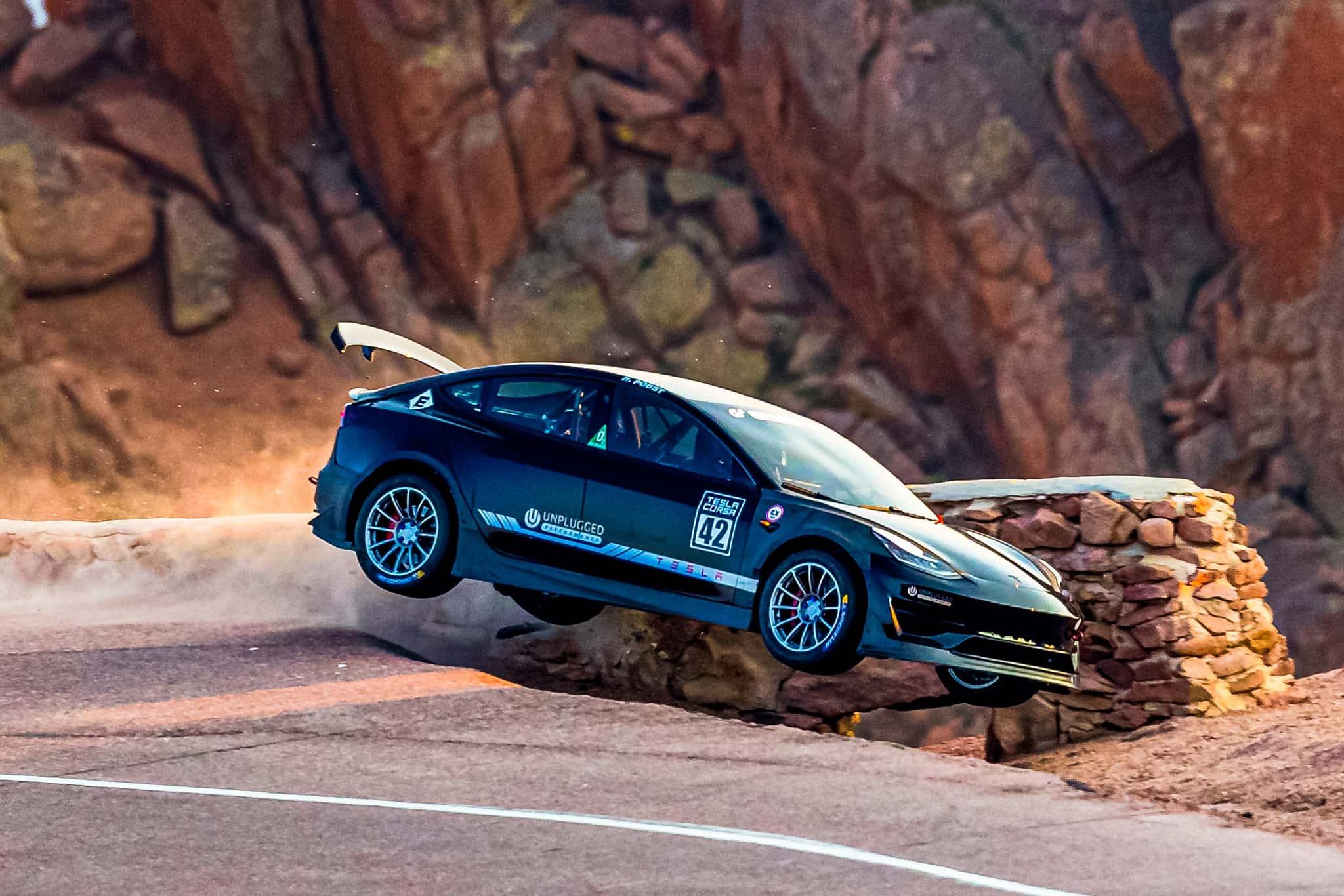 Tesla Model 3 разбились на Pikes Peak - Впечатляющие видео | Комментарии  Украина