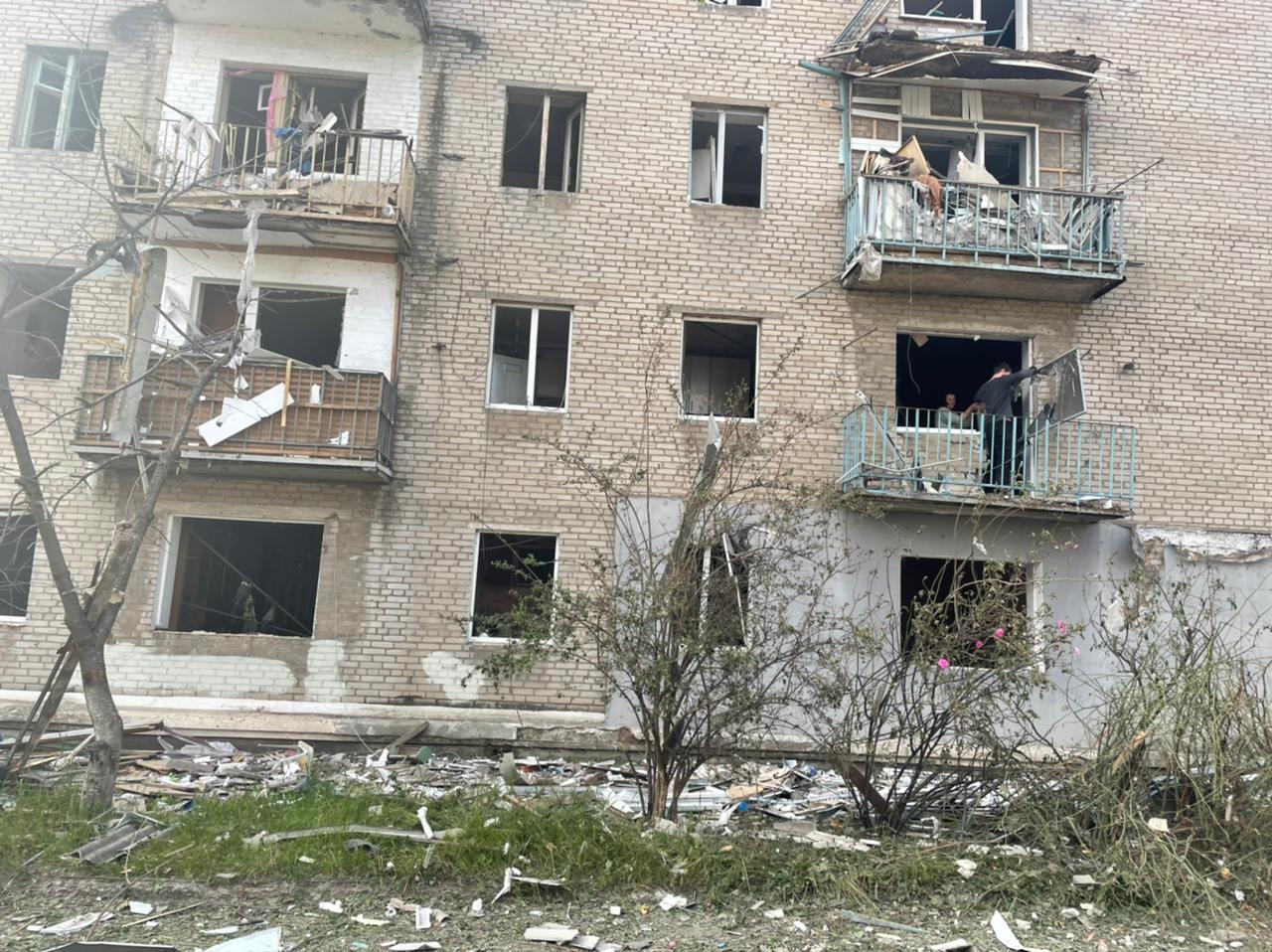 Оккупанты подбираются к Славянску – накрыли город ракетными ударами: есть погибшие - фото 3