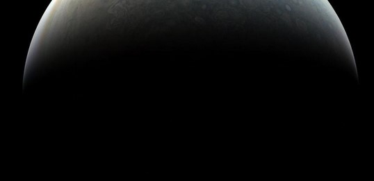 Космічний апарат NASA надіслав на Землю нові фотографії найбільшої планети Сонячної системи (ФОТО) - фото 7