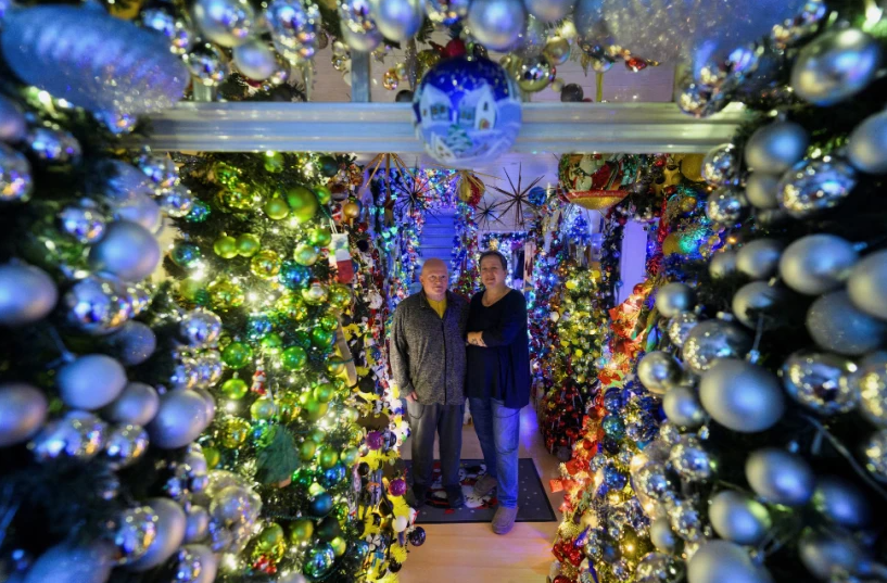 Рождественский рекорд в Германии: семья установила 621 елку в своем доме (ФОТО) - фото 2 Рождественский рекорд в Германии: семья установила 621 елку в своем доме (ФОТО) - фото 2