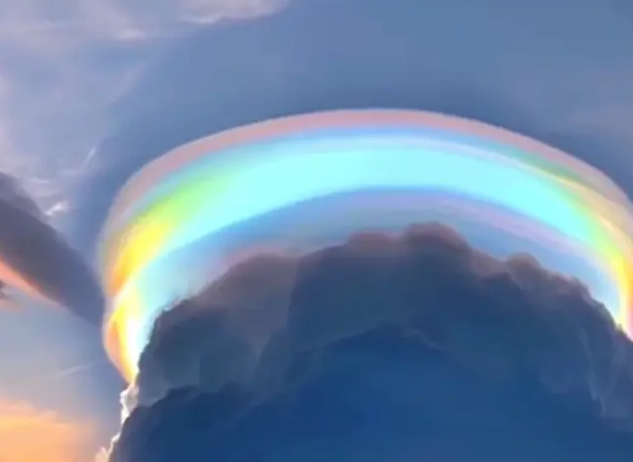 Радужное облако: в Китае зафиксировали редкое оптическое явление (ФОТО, ВИДЕО) - фото 2