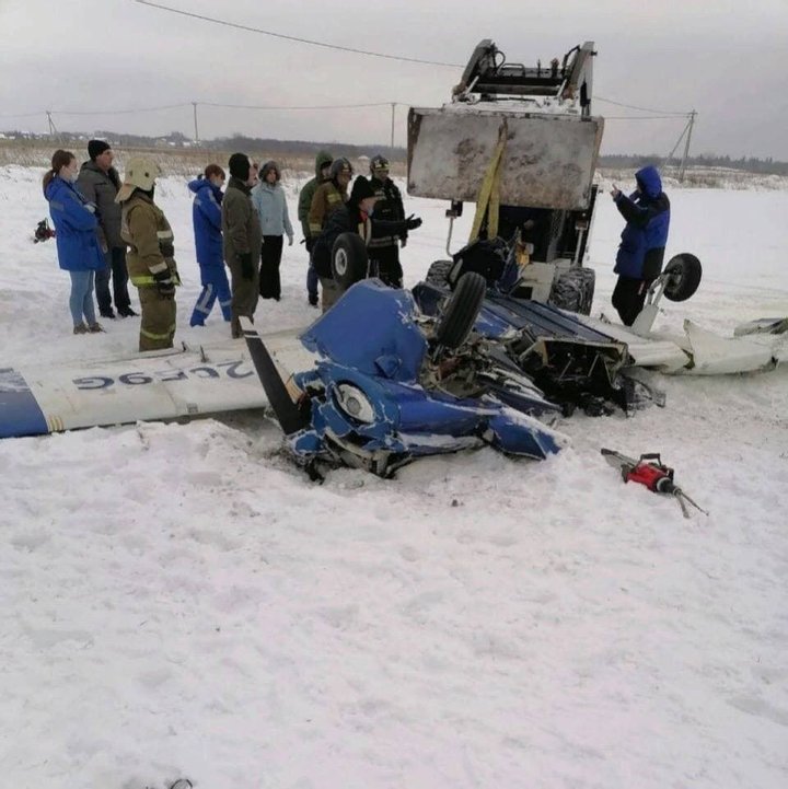 Под Петербургом разбился самолет, есть погибшие (ФОТО) - фото 2