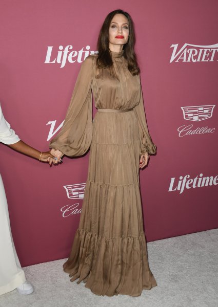 Анджелина Джоли показала самое модное платье этой осени (ФОТО) - фото 2