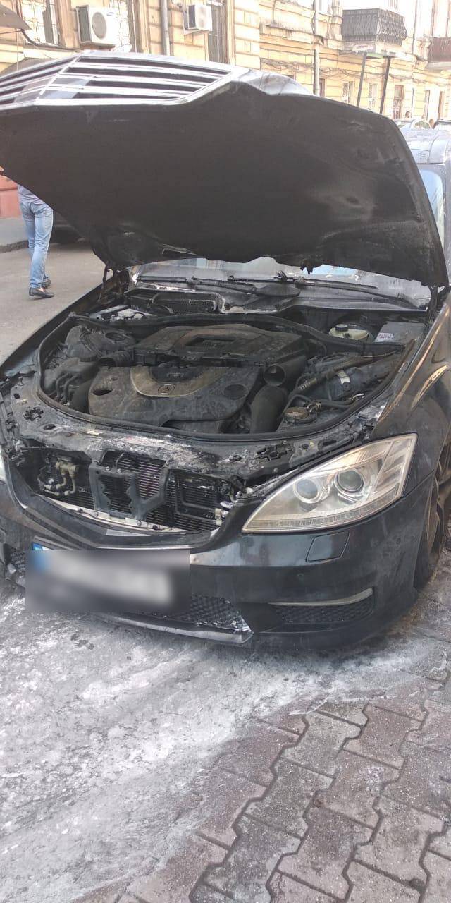 В Одесі викрили пожежника-підпалювача, який на заказ спалював коштовні автівки - прокуратура - фото 5