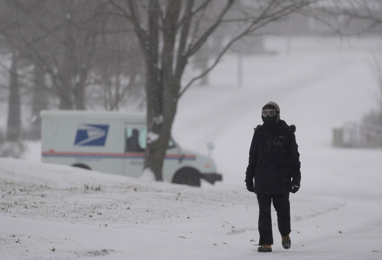 США накрила одна з найпотужніших снігових бур за останні роки (ФОТО) - фото 2