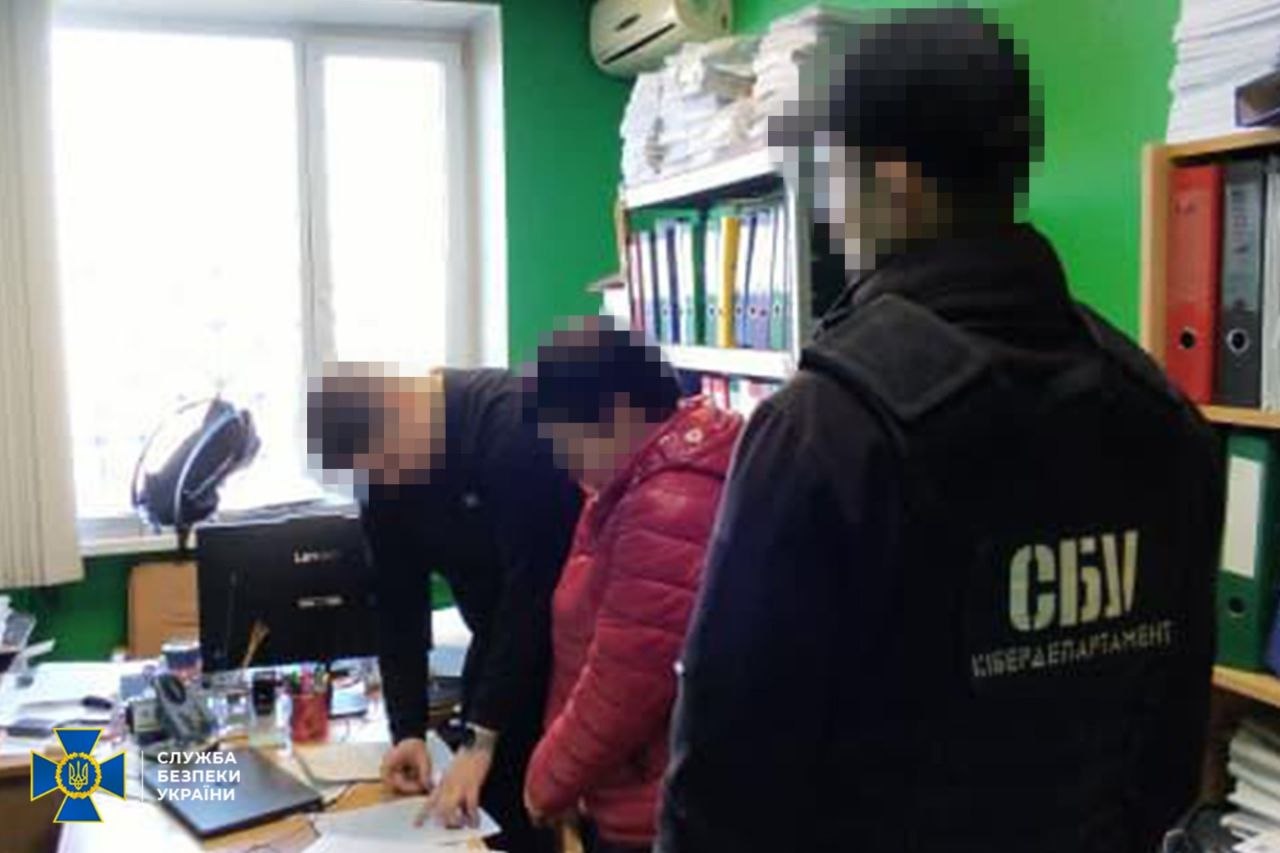 СБУ пришла в Минкульт: там прославляли Путина и «русский мир» - фото 2 СБУ пришла в Минкульт: там прославляли Путина и «русский мир» - фото 2