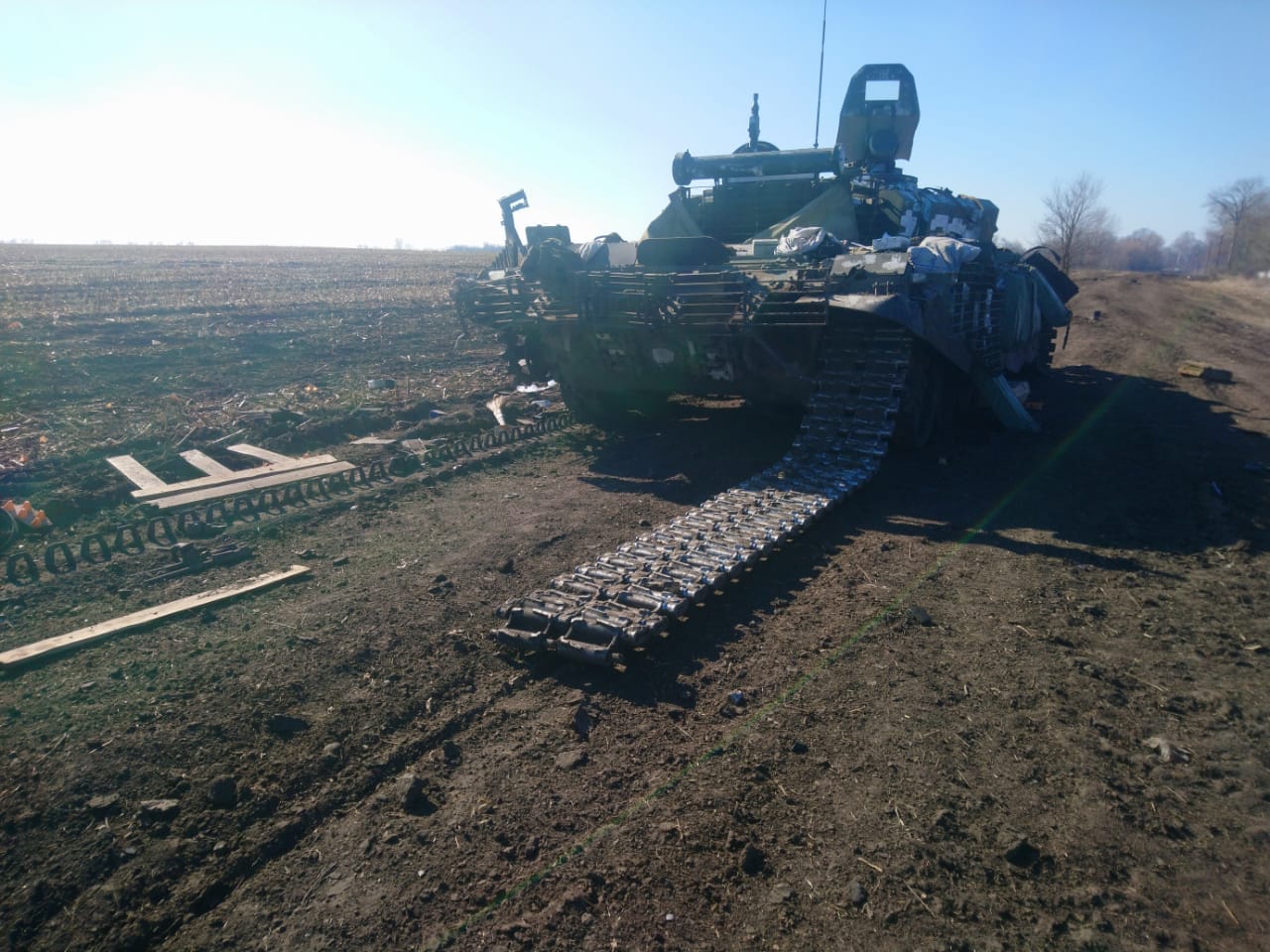 В Черниговской области ВСУ уничтожили очередную ”порцию” вражеской техники (ФОТО) - фото 3