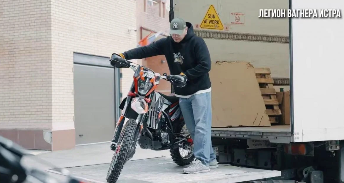 Скандальный комик, изгнанный из РФ, активно поддерживал вагнеровцев (ФОТО) - фото 2