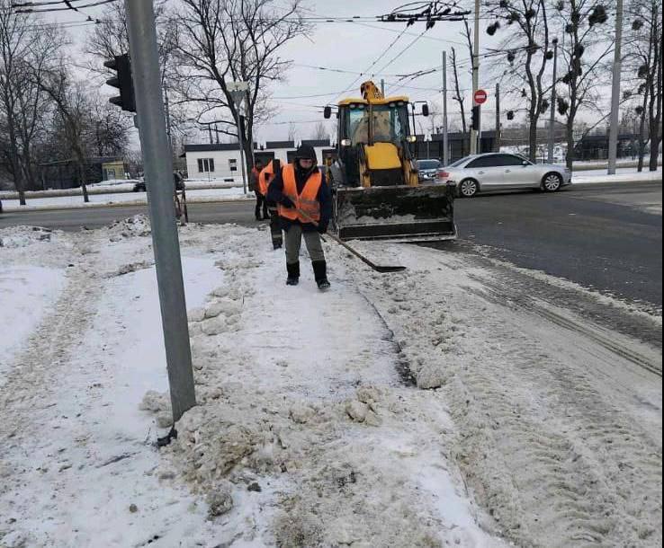 Чистота попри негоду: у мережі захоплюються роботою харківських служб - фото 2
