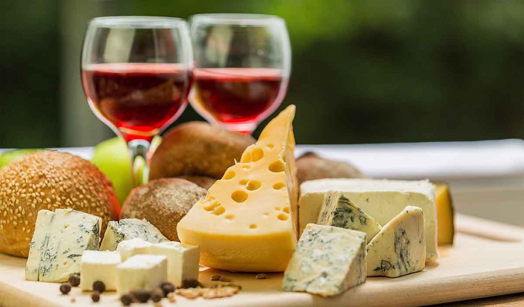 Как правильно подобрать сыр к вашему любимому вину: советы - фото 3
