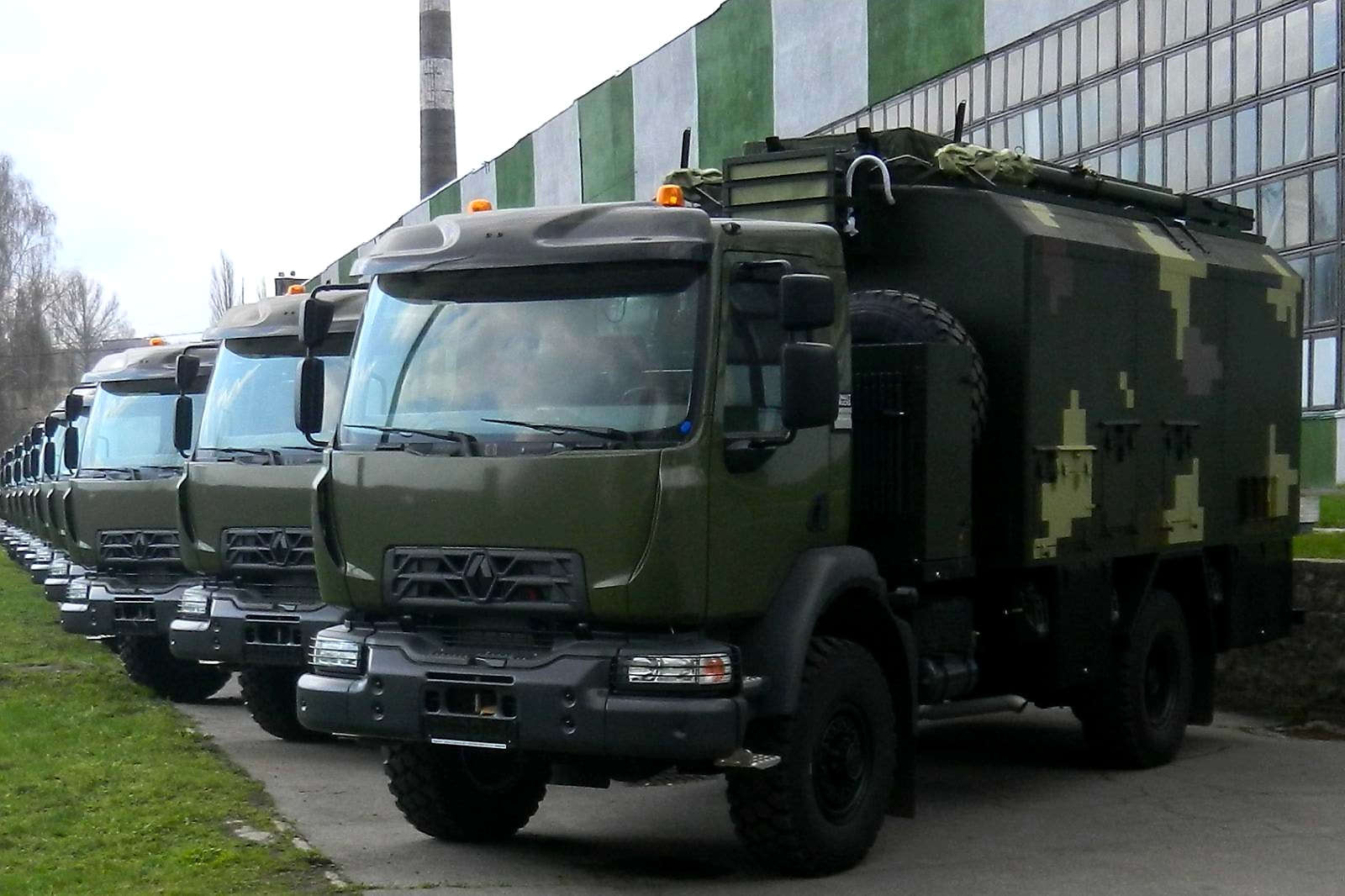 Украинская армия получит партию мощных грузовиков - фото 2
