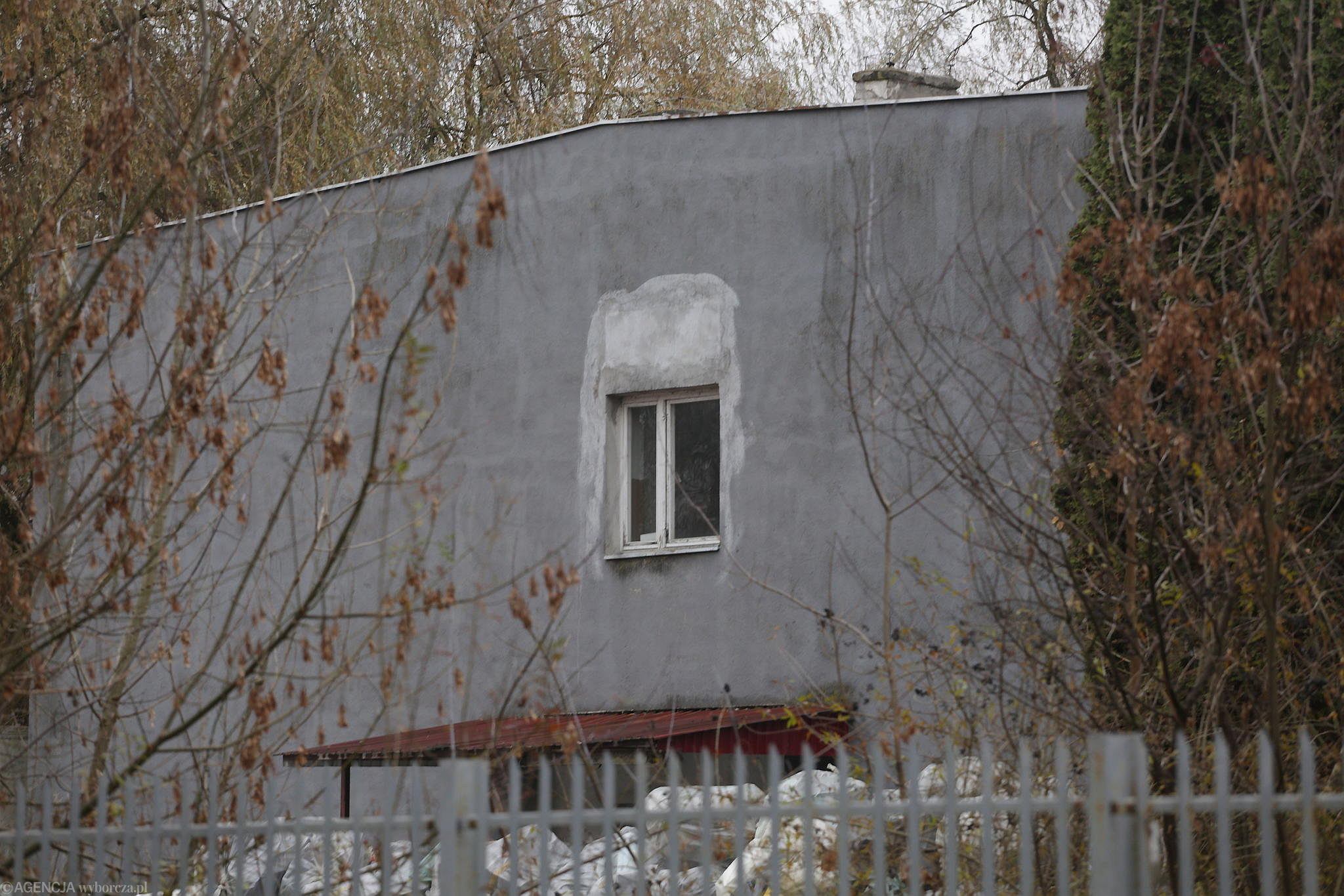 Пустое помещение на свалке: как живут украинские беженцы в Польше? - фото 4