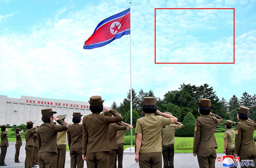 Не верь своим глазам. Государственные СМИ Северной Кореи подделывают фотографии - фото 5