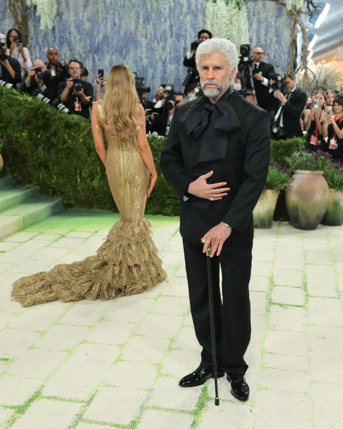 Никто не узнал артиста на Met Gala: известный певец полностью сменил лицо (ФОТО) - фото 2