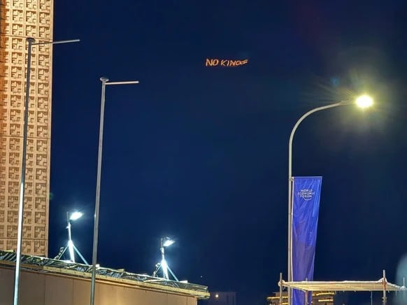 Трампа у Давосі зустрічає вогняний протест з двох слів (ФОТО) - фото 2