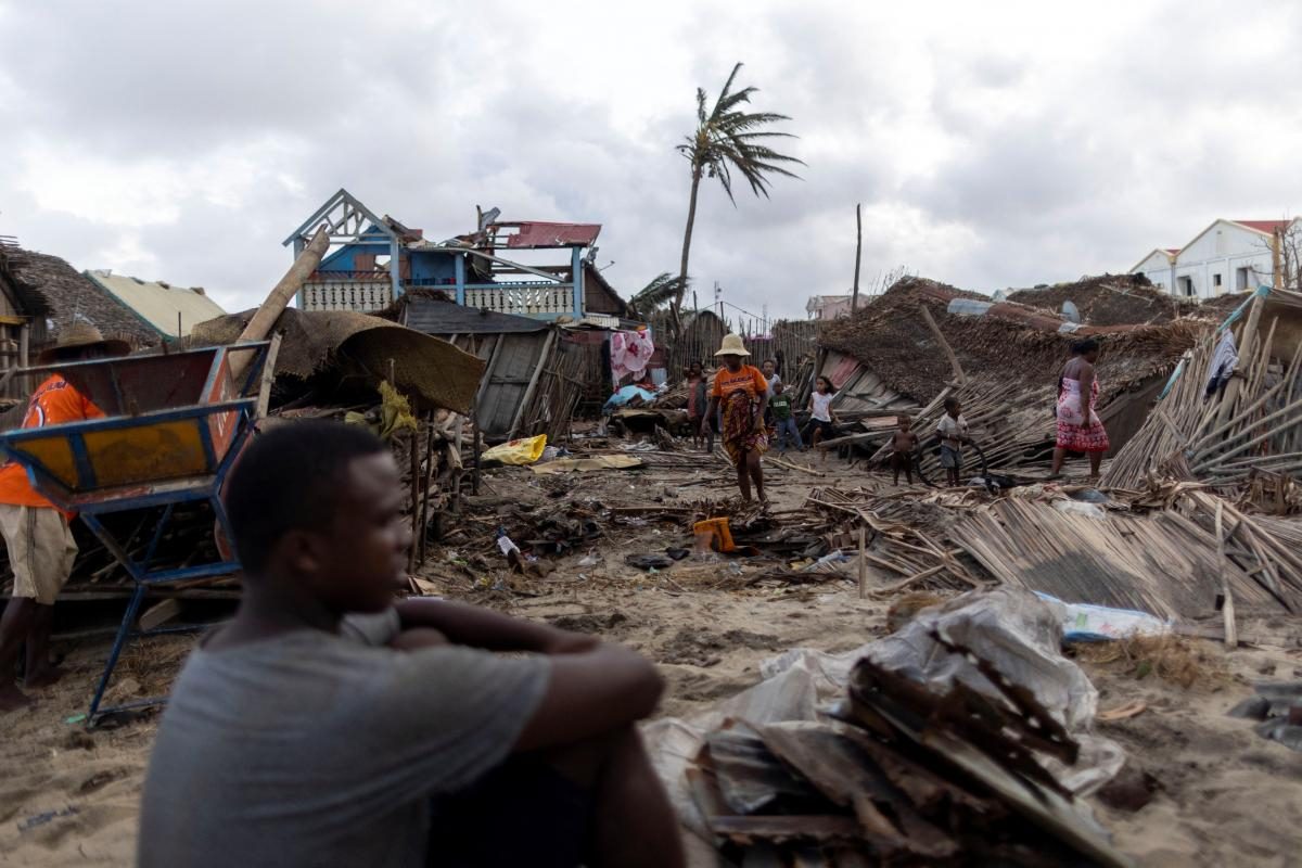 Циклон знищив цілі села: у Мережі з'явилися фото руйнувань на Мадагаскарі - фото 4