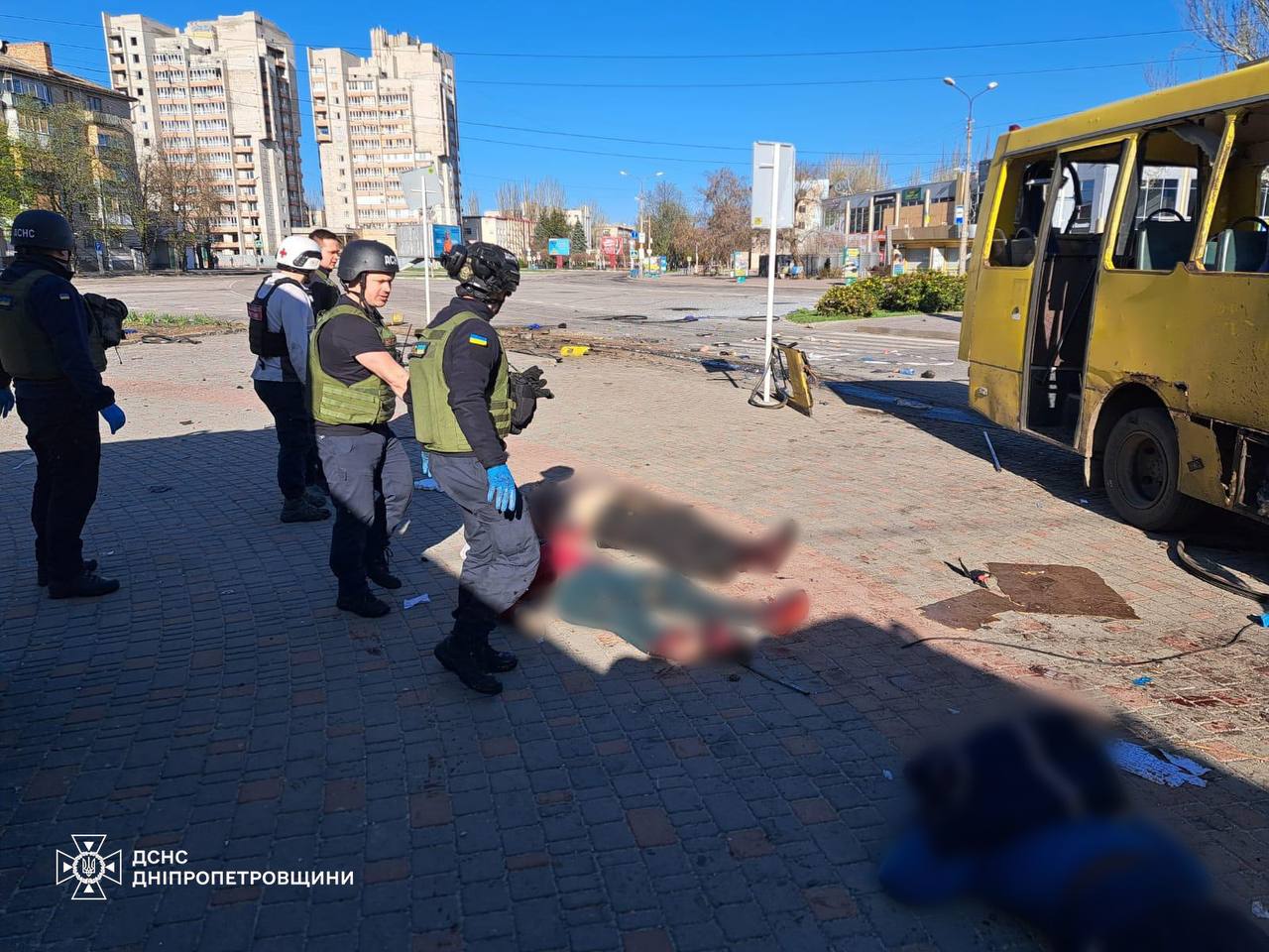 Кровавое «сафари» РФ: Президент заявил об ответе после атак на Никополь и Херсон - фото 2