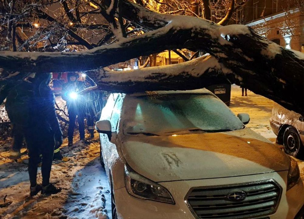 Цілодобові снігопади в Одесі: як місто справляється з негодою (ФОТО, ВІДЕО) - фото 24