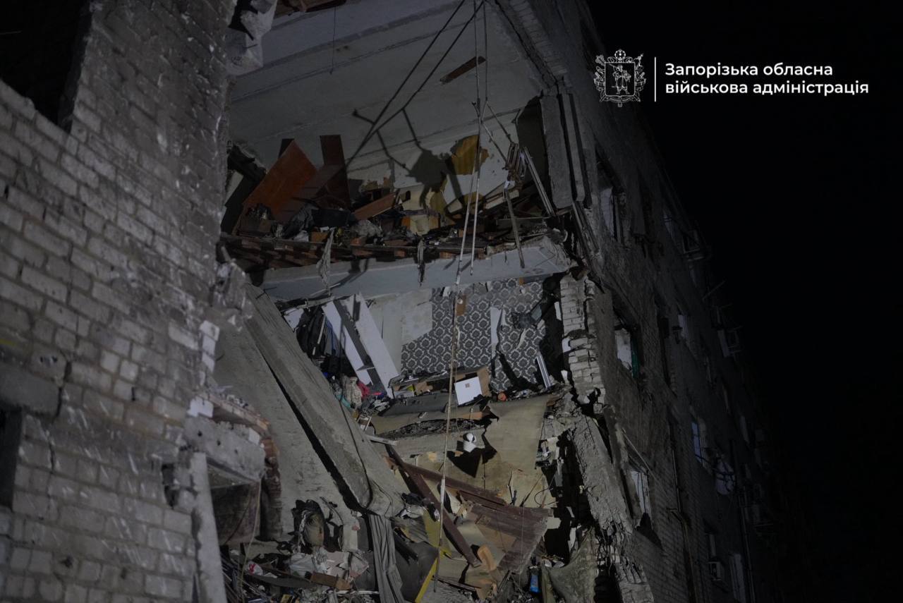 Серед поранених маленькі діти, люди можуть бути під завалами: деталі удару РФ по Запоріжжю - фото 2