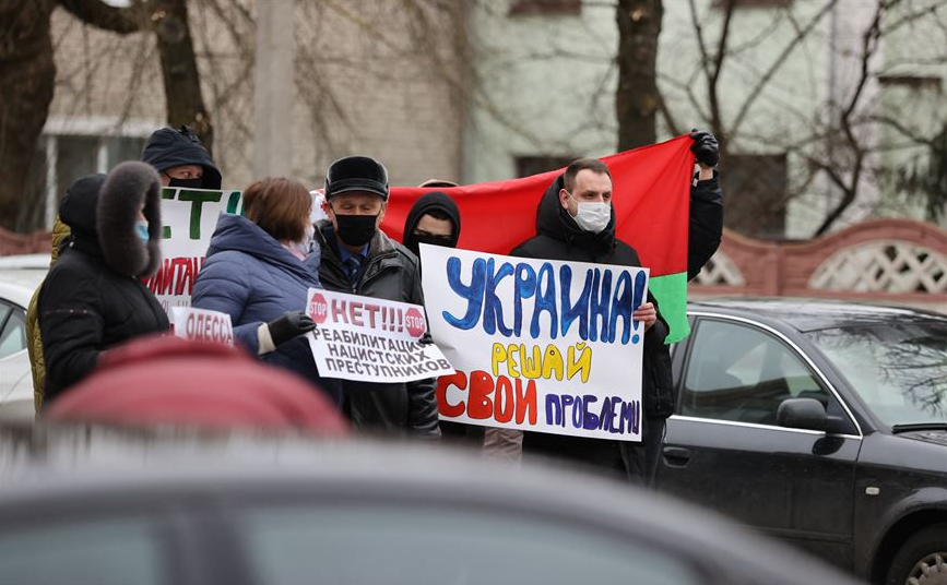 У Білорусі протестували під українським посольством: причини (ФОТО, ВІДЕО) - фото 6