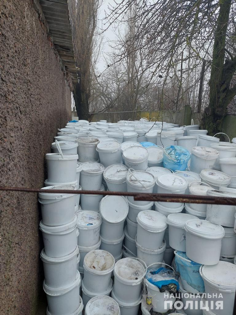 В Україні знайшли звалище із тонами небезпечних медвідходів: у тому числі з СОVID-19-лабораторій - фото 4