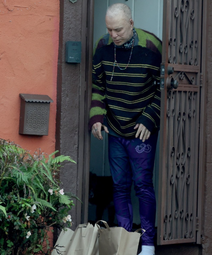 Лисий Мікі Рурк занепокоїв фанатів: актор змінився до невпізнання (ФОТО) - фото 2 Лисий Мікі Рурк занепокоїв фанатів: актор змінився до невпізнання (ФОТО) - фото 2