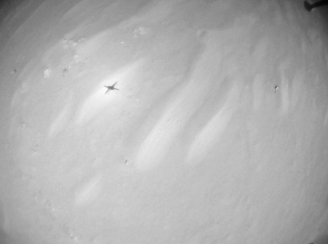 Нове фото з Марса: вертолітний дрон Ingenuity зробив новий політ на червоній планеті (ФОТО) - фото 2