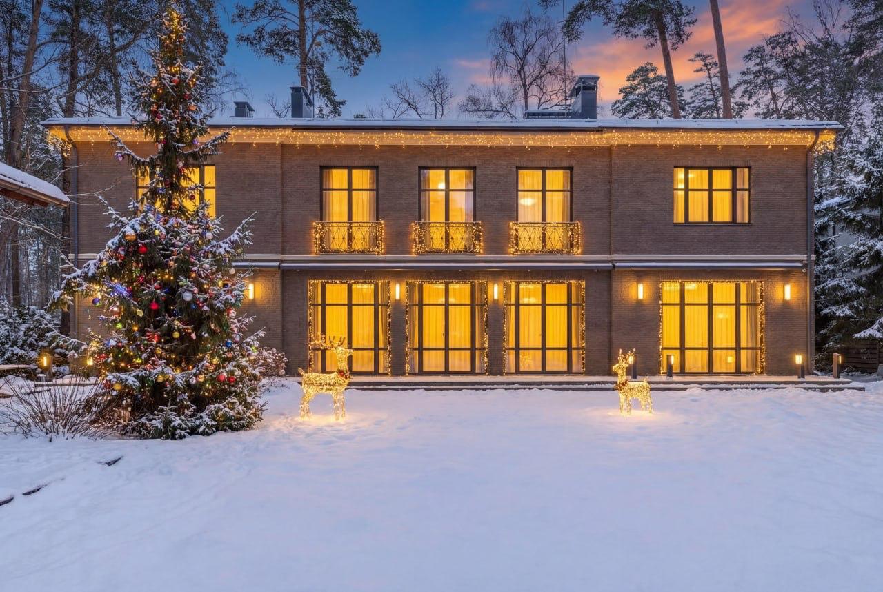  Любимый голливудский актер Путина продает дом в России: как он выглядит - фото 2