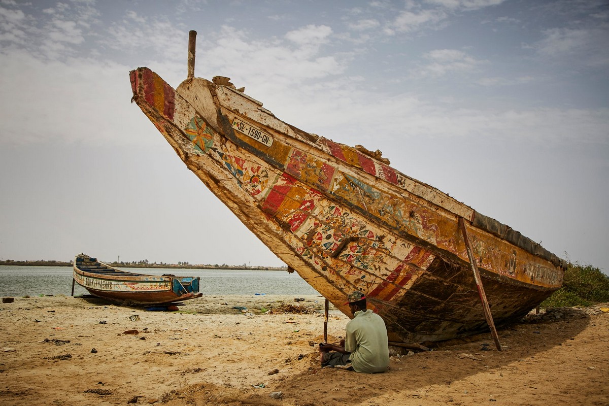 Фоторепортаж: африканский город Сен-Луи поглощается океаном - фото 9