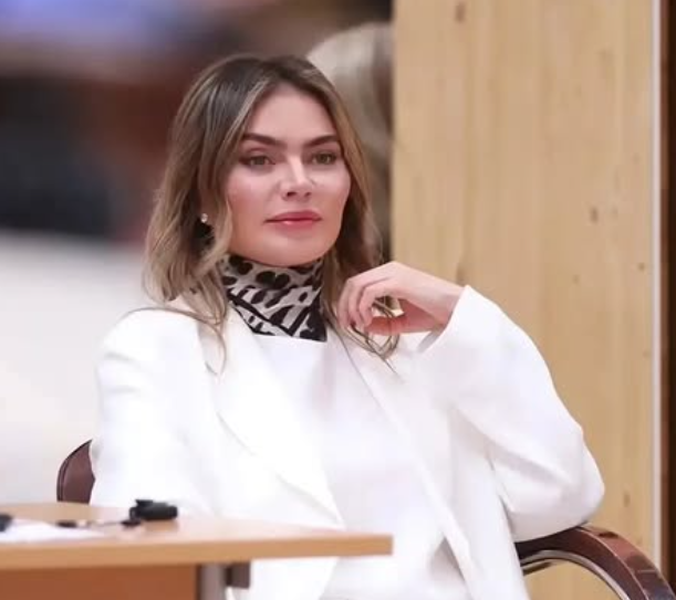 Як зараз виглядає 43-річна коханка Путіна: з'явилися нові фото - фото 2 Як зараз виглядає 43-річна коханка Путіна: з'явилися нові фото - фото 2