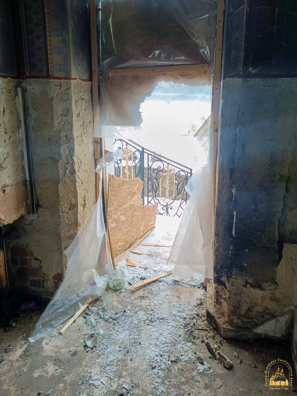 Нічне пограбування у відомій Святогірській лаврі: зі скиту викрали дзвони та начиння - фото 2