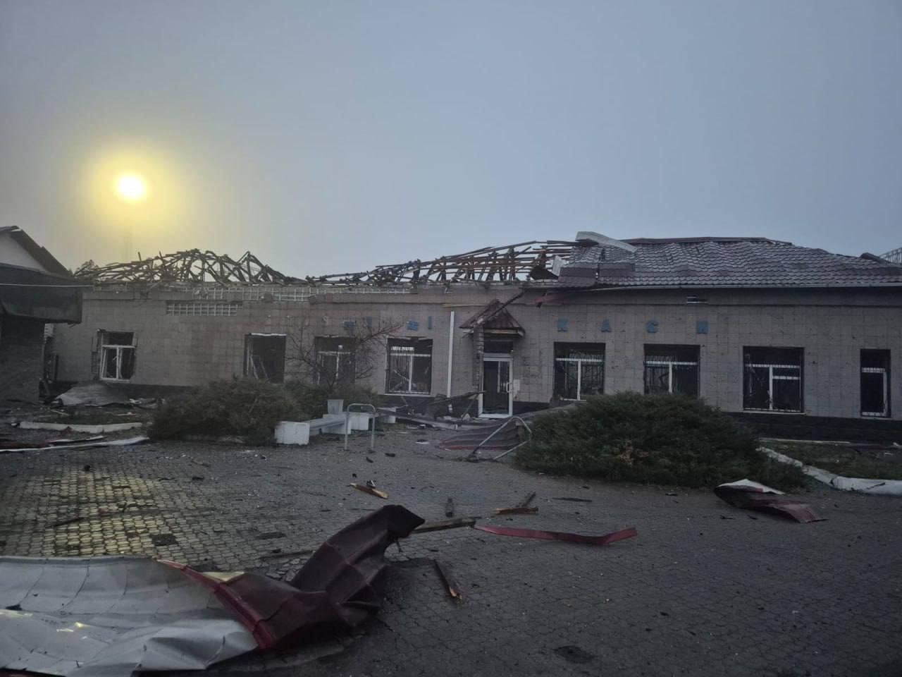 Массированный удар по Днепропетровщине: люди оказались под завалами - фото 2