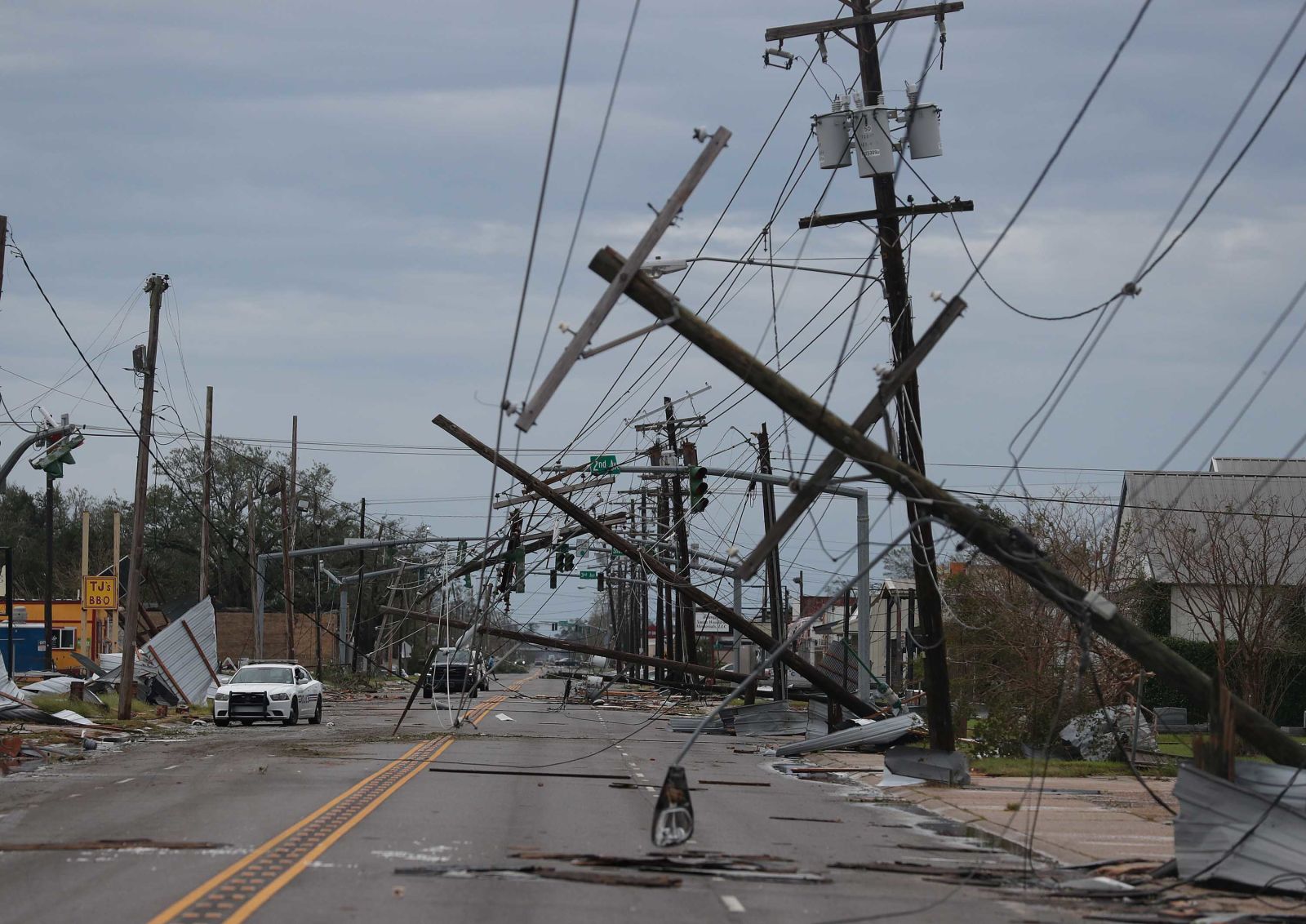 Опубликованы ужасающие фото последствий тропического шторма «Лаура» в США - фото 34