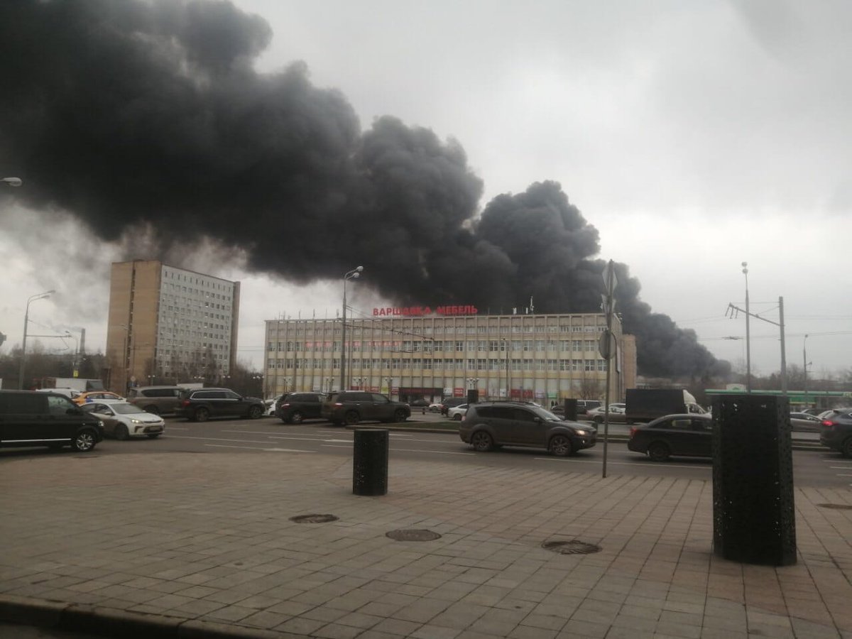 Москве есть пожары. Пожар на юге Москвы сейчас Варшавское шоссе. Пожар в Москве сейчас на Варшавке. Пожар в Москве сейчас на юге Москвы в Чертаново. Пожар в Чертаново сейчас.