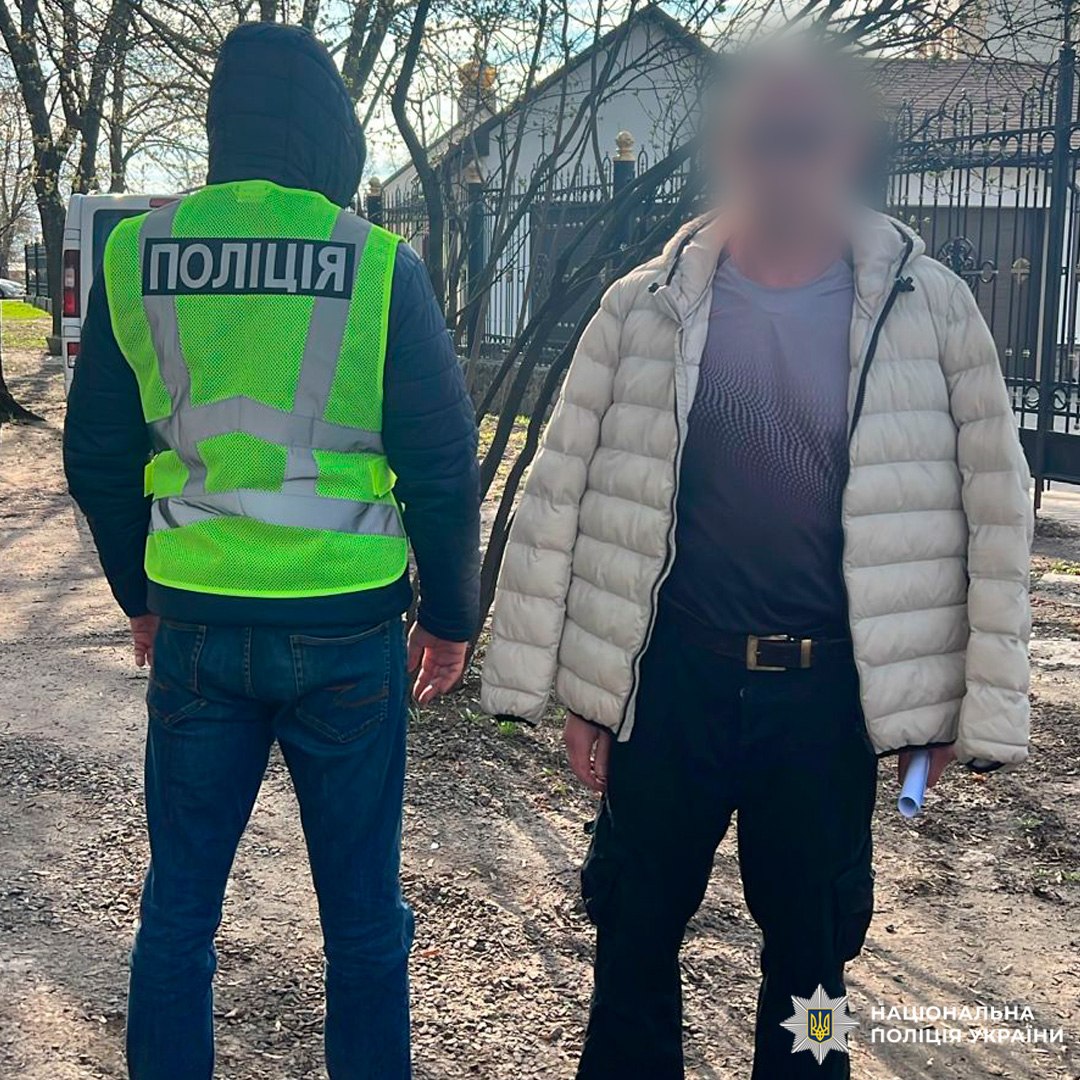 Озброєний напад на ТЦК у Харкові: зловмисник із гранатами та ножем поранив військового - фото 2