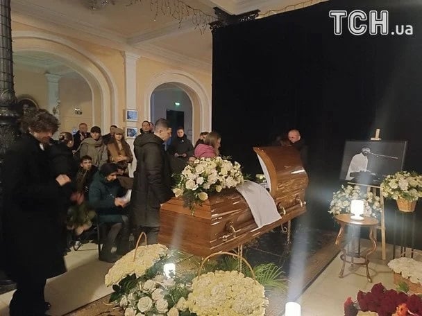 В Киеве попрощались с солистом группы ADAM Михаилом Клименко: вдова растрогала речью    - фото 2