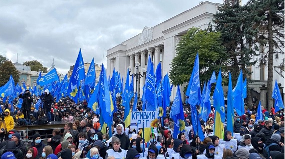 Під Верховною Радою пройшов мітинг ОПЗЖ на підтримку Медведчука - фото 4