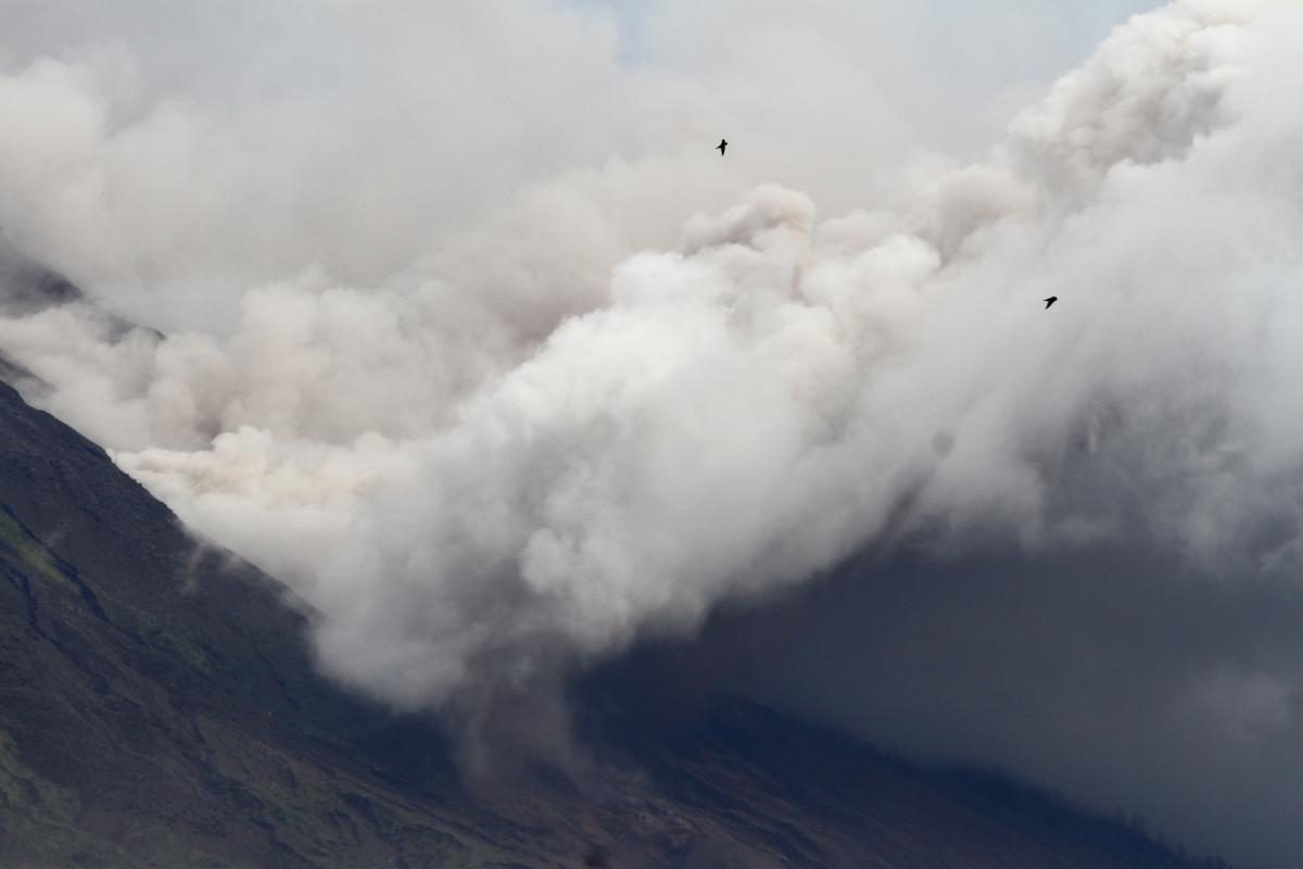 Виверження вулкана Семеру в Індонезії: стихія вбила вже десятки громадян (ФОТО) - фото 3
