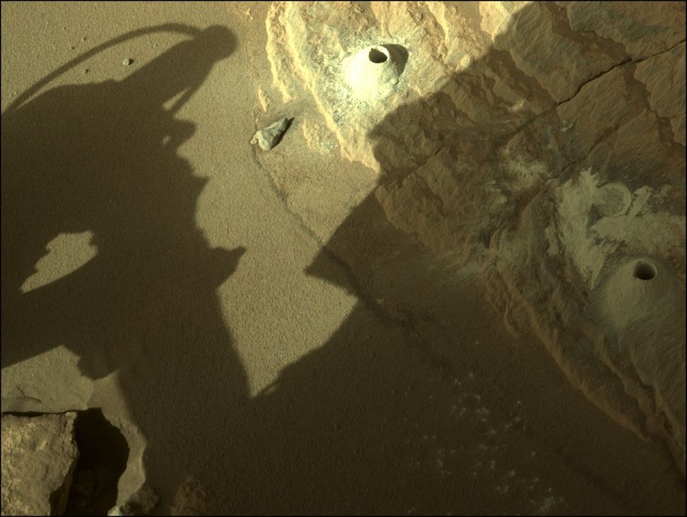NASA Perseverance добыл новый образец горной породы на Марсе (ФОТО)  - фото 2