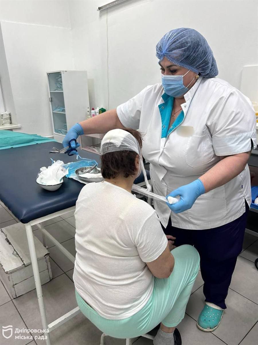 Кров ллється з каталок: лікар Дніпра про смертельний удар по місту - фото 2