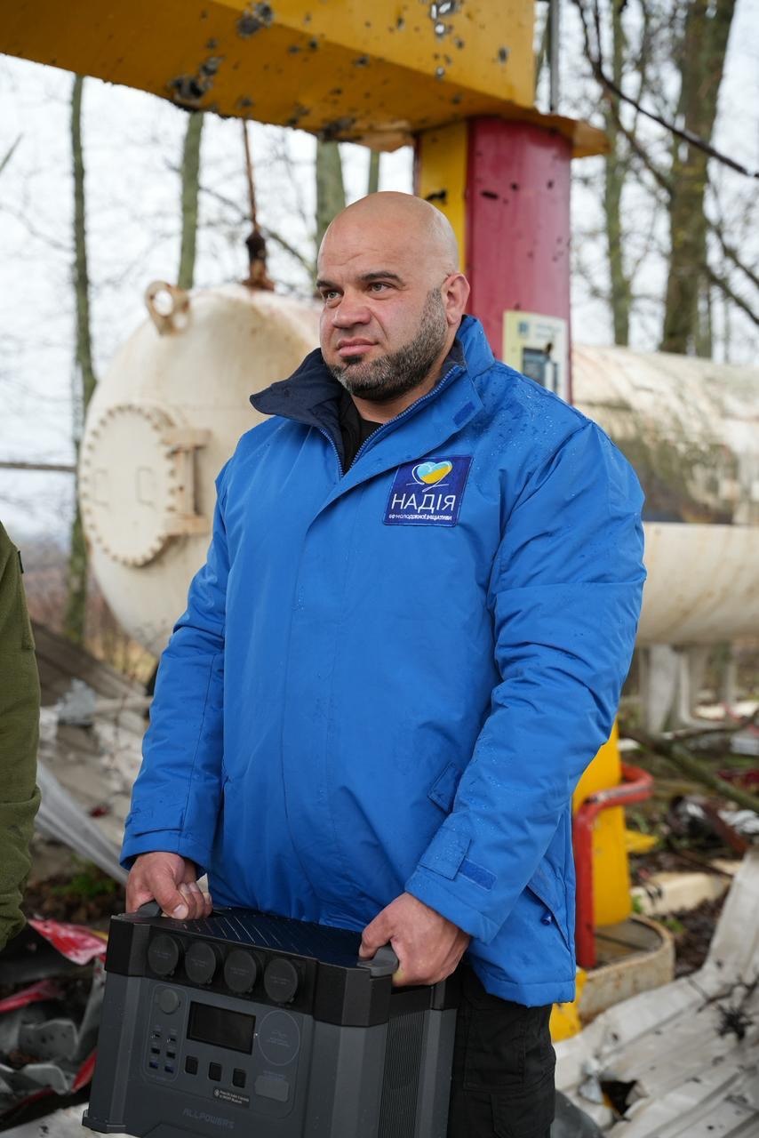 Медичні екіпажі для евакуації поранених підсилили обладнанням від фонду «Надія» і Валерія Дубіля - фото 2