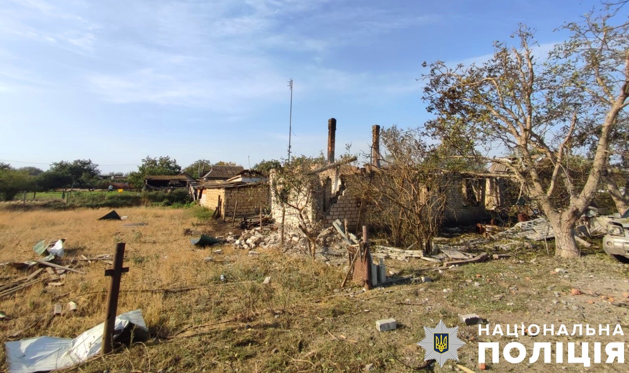 Восемь пострадавших в Херсонской области: полиция документирует последствия обстрелов (ФОТО) - фото 2