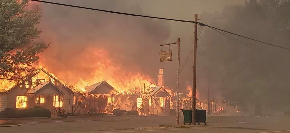 В США лесным пожаром был уничтожен целый город (ФОТО) - фото 2