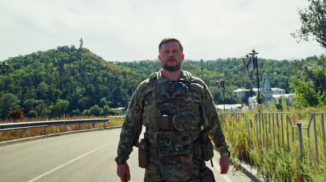 «Знімайте свої клоунські носи»: генерал Андрій Білецький записав відео з центру Святогірська  - фото 2