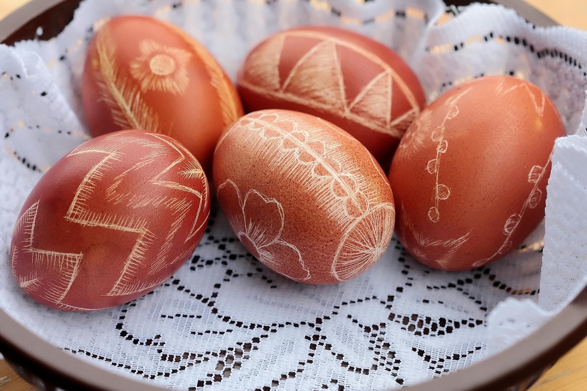 Как покрасить яйца на Пасху: 15 креативных вариантов окрашивания - фото 2