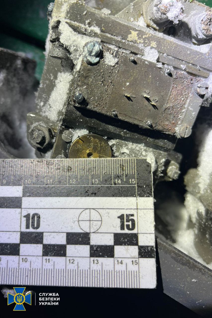 СБУ показала обломки «Орешника», которым РФ атаковала Львовщину  - фото 2