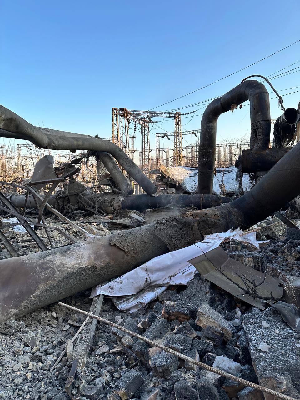 «Це військовий злочин»: міністр енергетики повідомив про сильні руйнування Дарницької ТЕЦ та план відновлення - фото 2